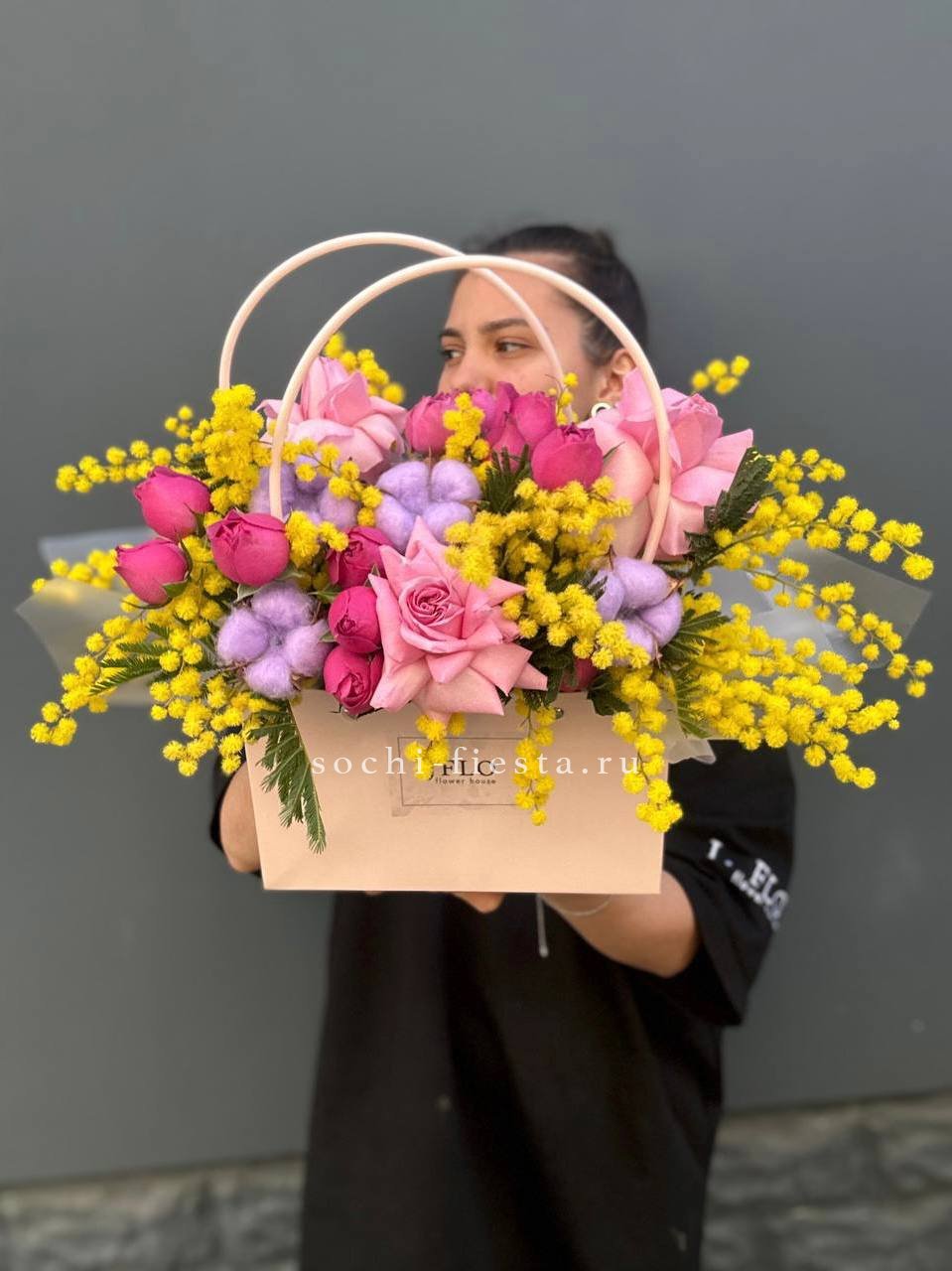 Сумочка мимозы и роз "Primavera" в Москве