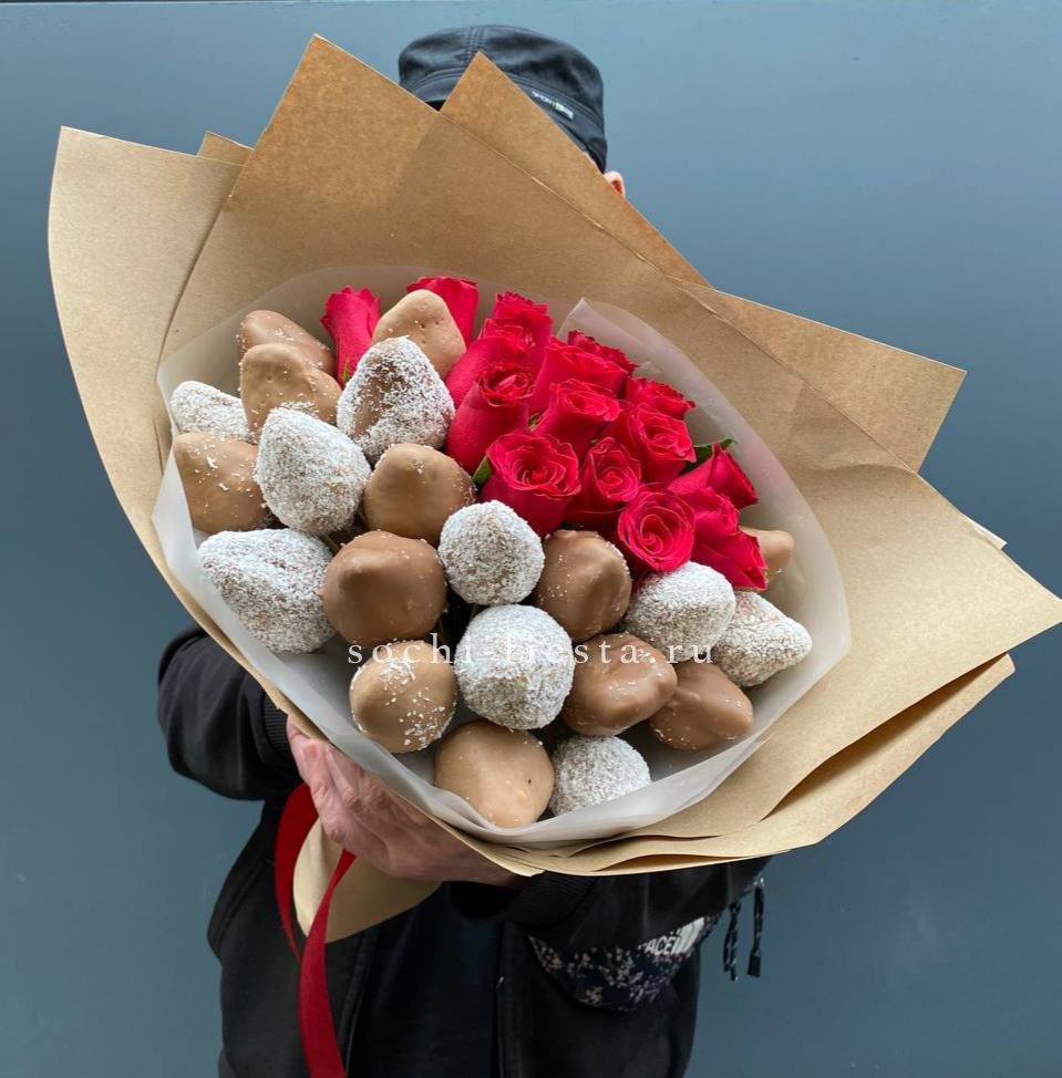 Розы и клубника в шоколаде Merci в Москве