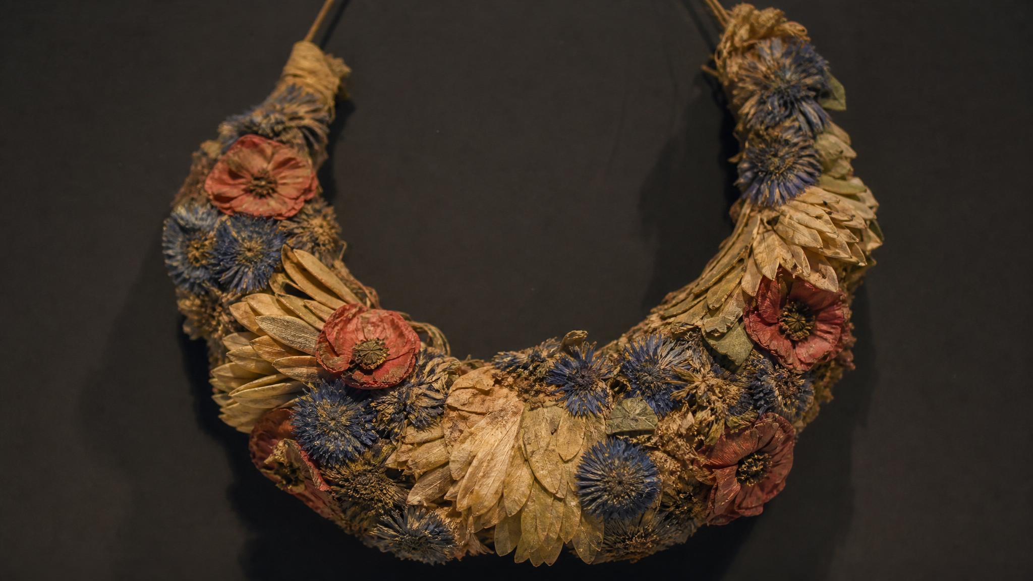 Funerary garland