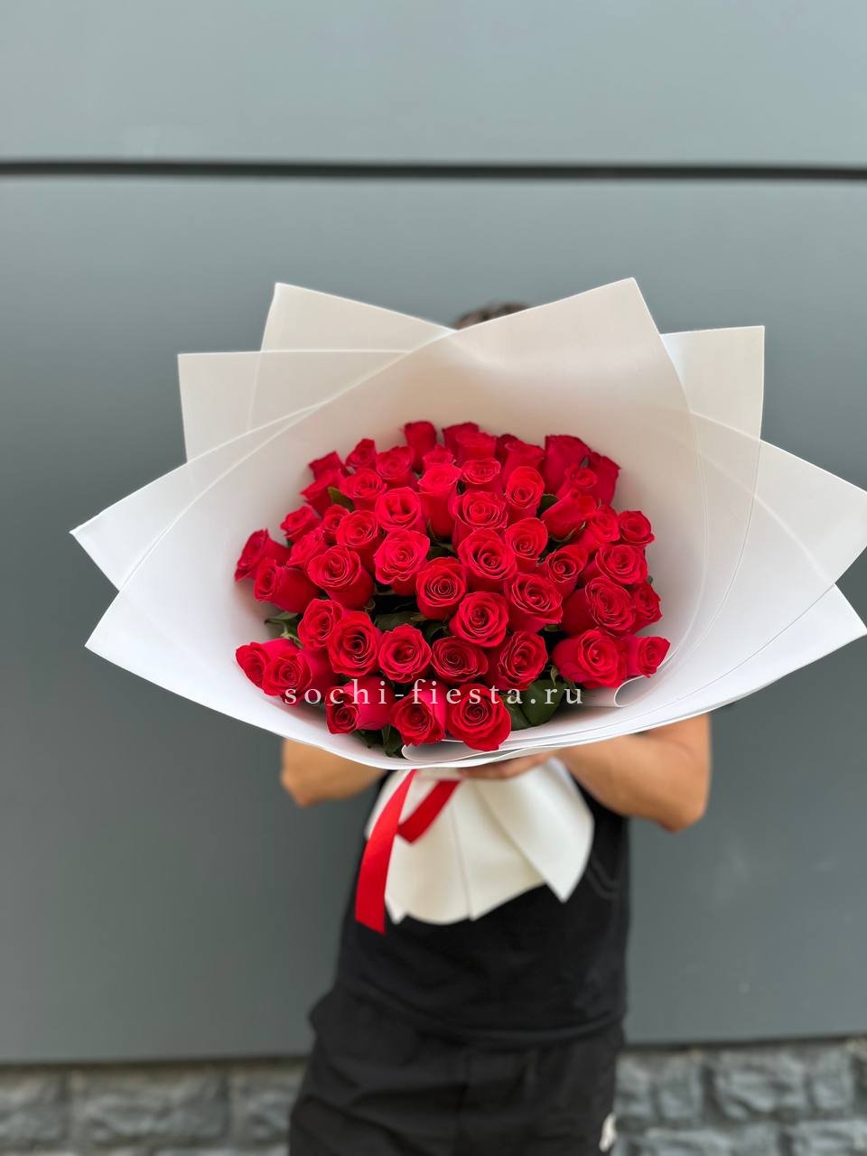 51  красная роза в Москве