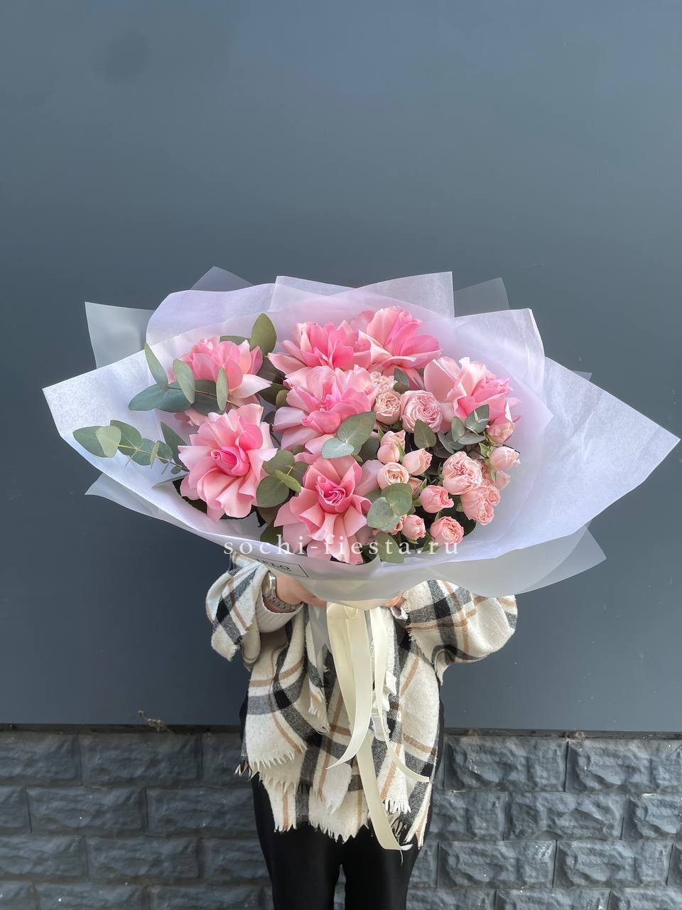 Букет французских и пионовидных роз  в Москве