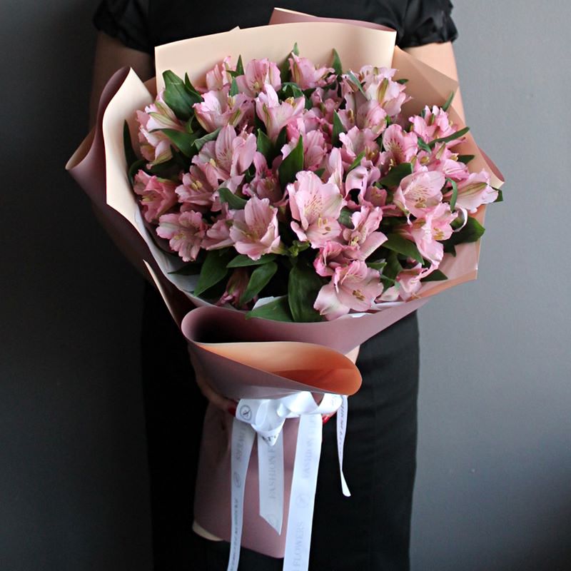 Букет розовых альстромерий в Москве