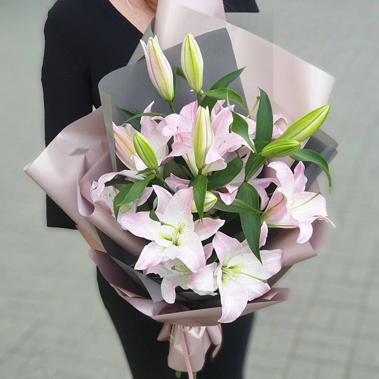 Букет розовых лилий в Москве
