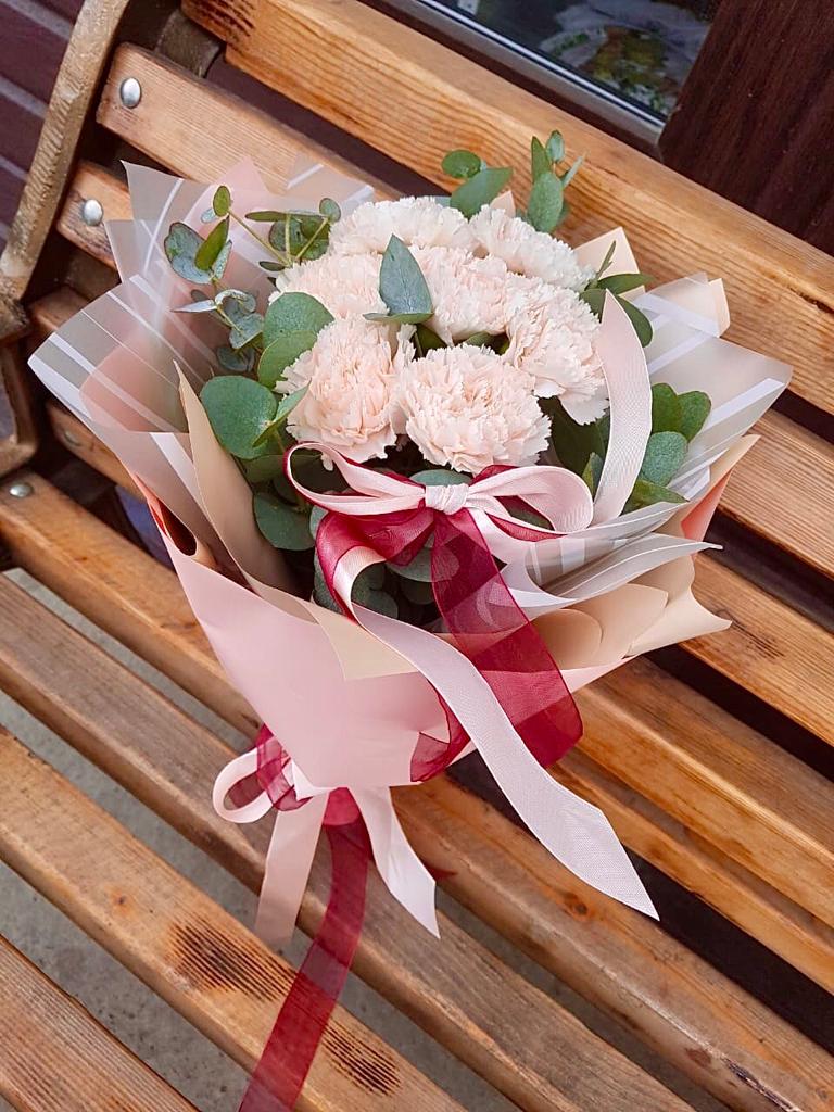 Диантусы с эвкалиптом в Москве