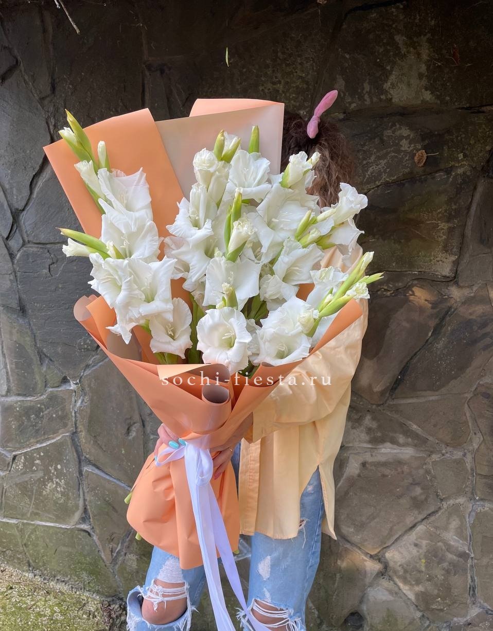 Букет белых гладиолусов - количество на выбор в Москве