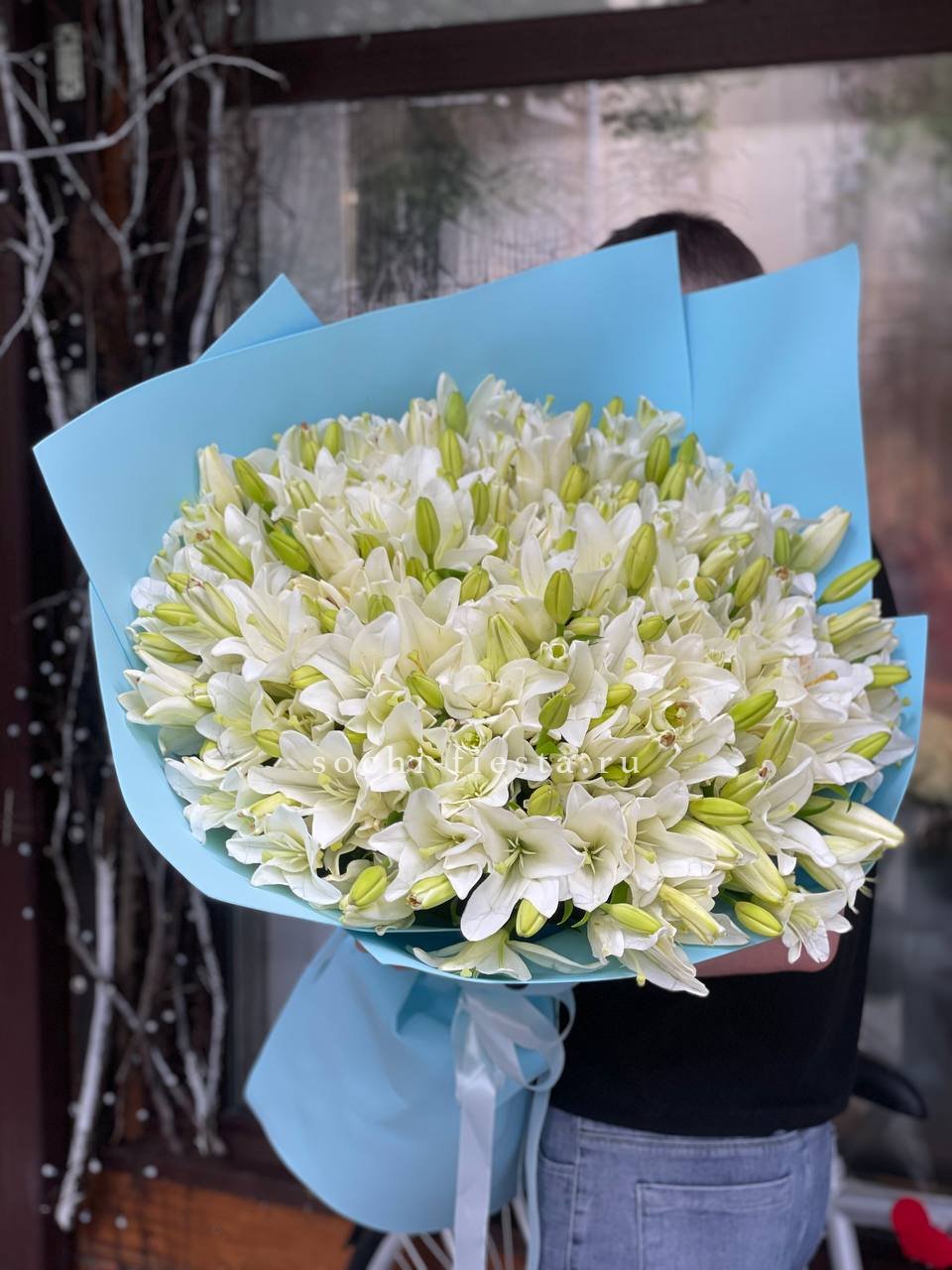 51 лилия в оформлении в Москве