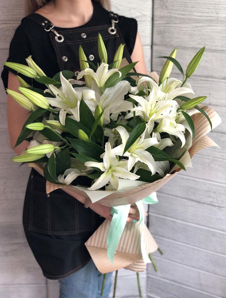 Букет белых лилий в Москве