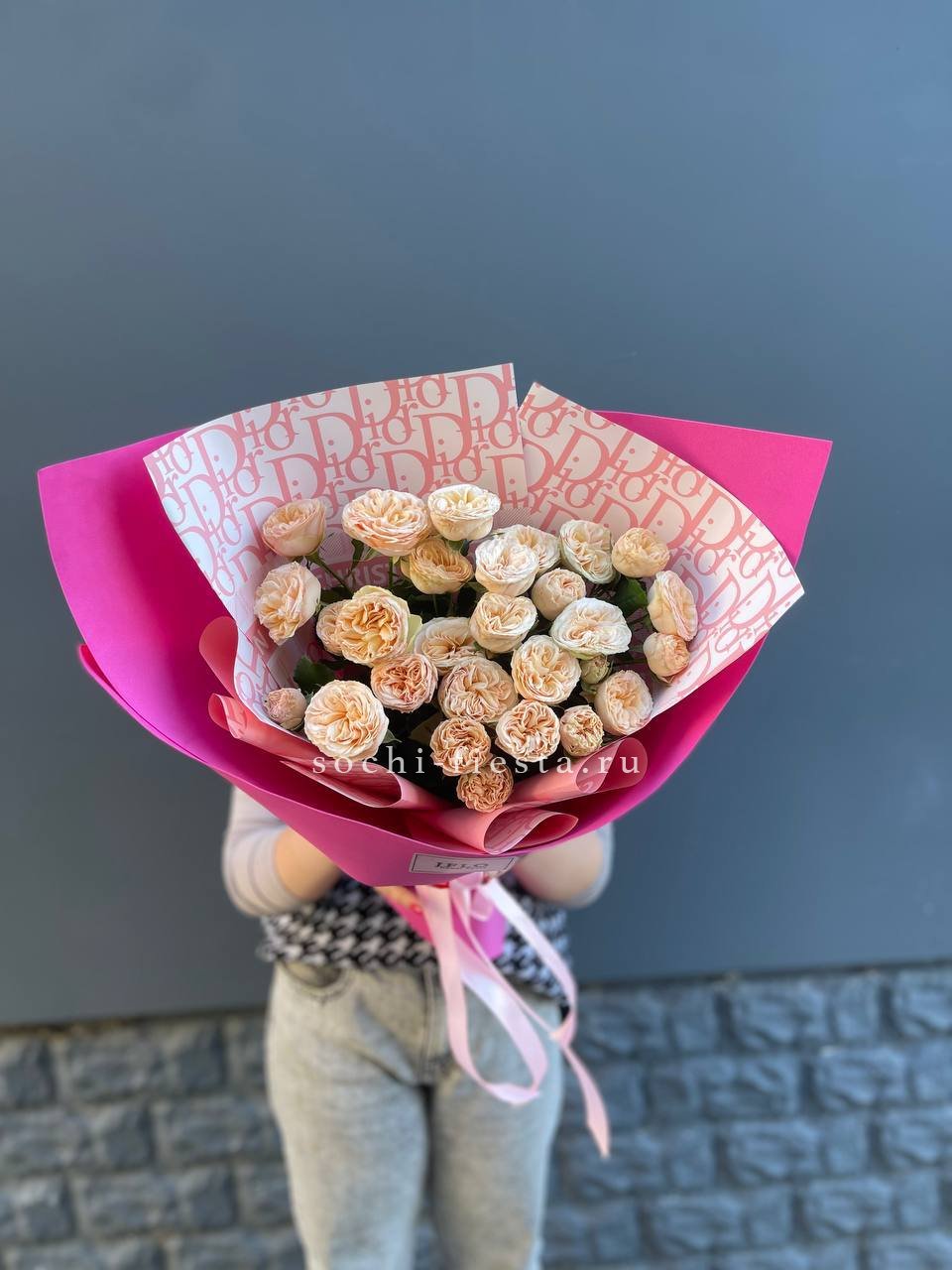 9 пионовидных роз в Москве