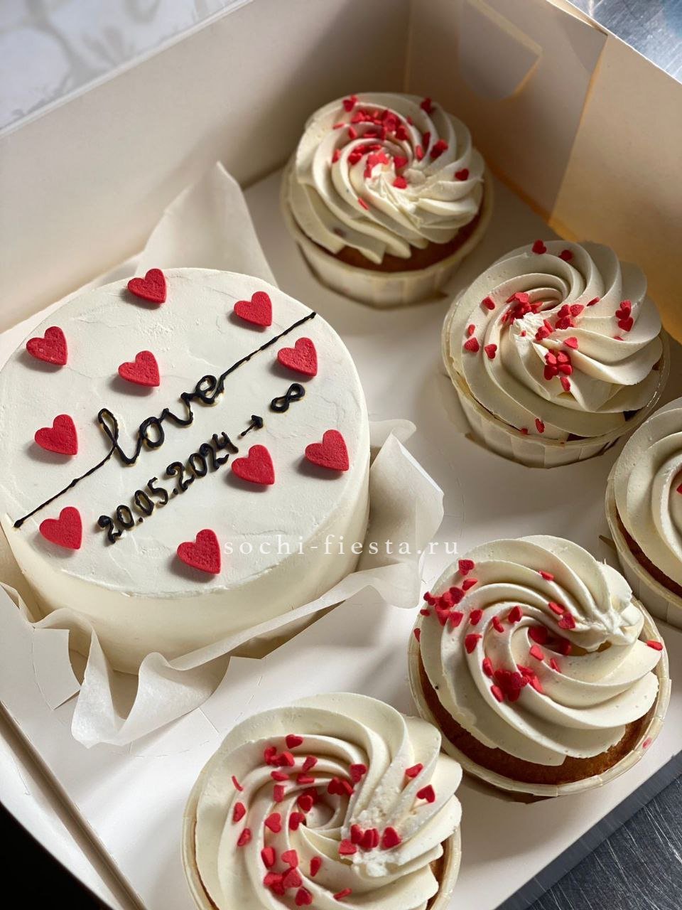 Капкейки и бенто-торт "Lovely" в Москве