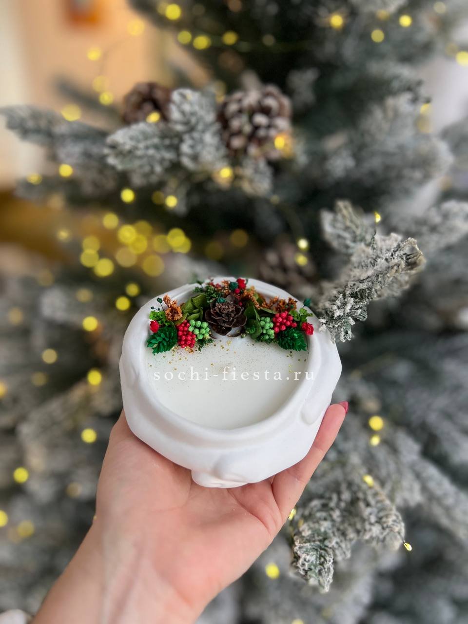 Свеча ароматическая в гипсе Руки с шишкой в Москве