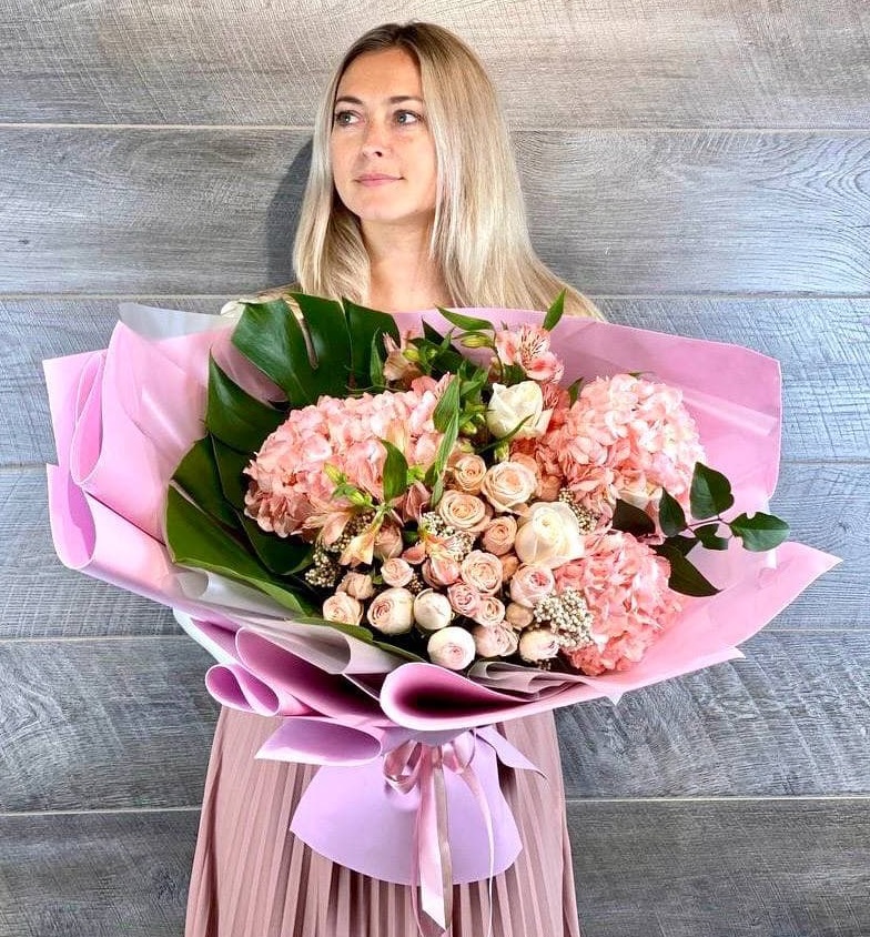 Дизайнерский букет Valencia в Москве