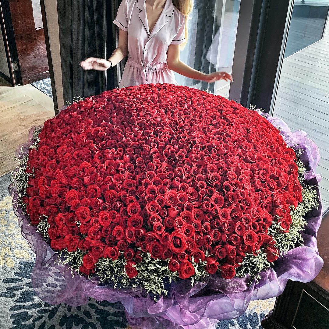 1001 роза в Москве