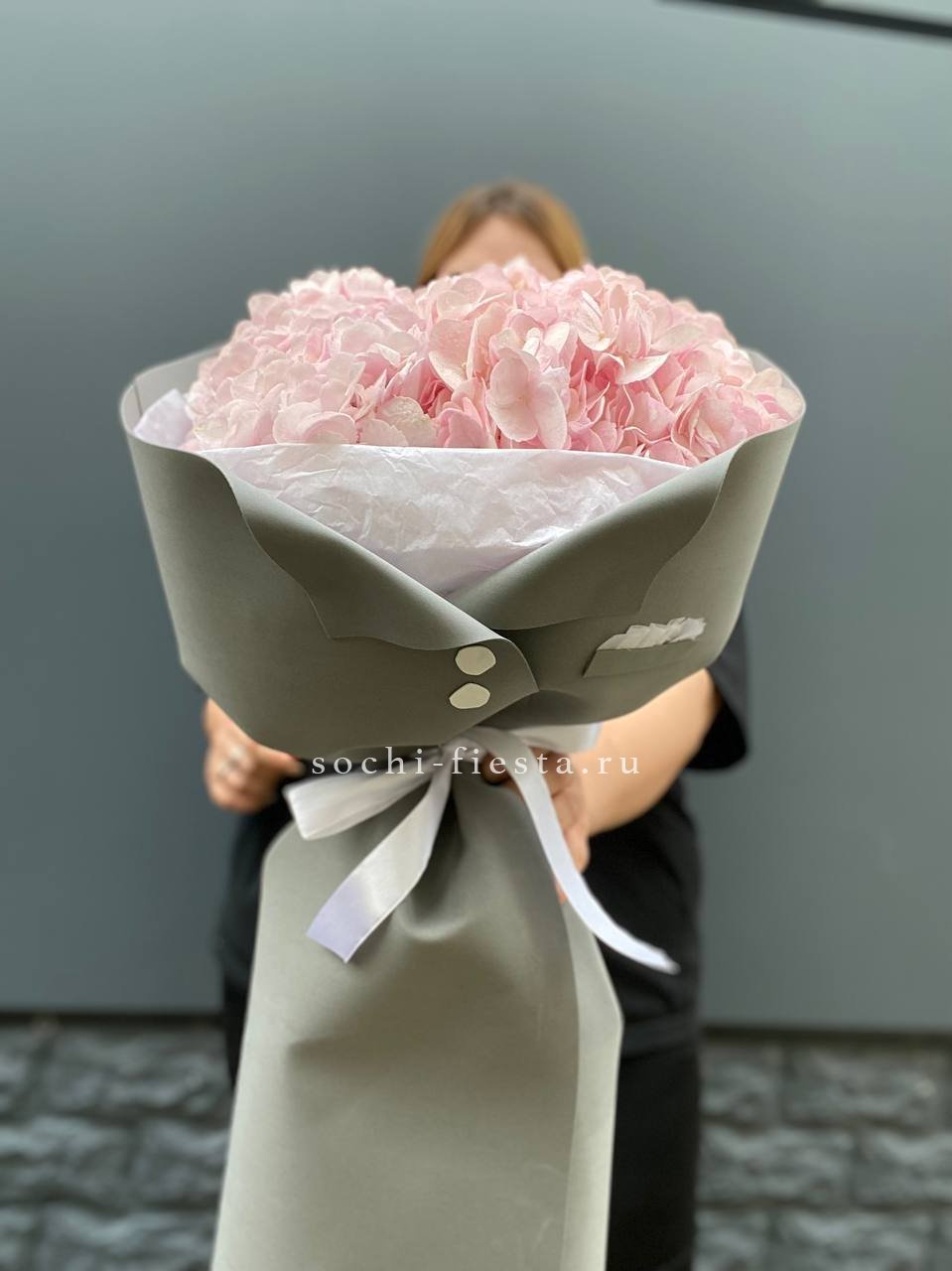  Букет  пиджачок из 5 гортензий в Москве