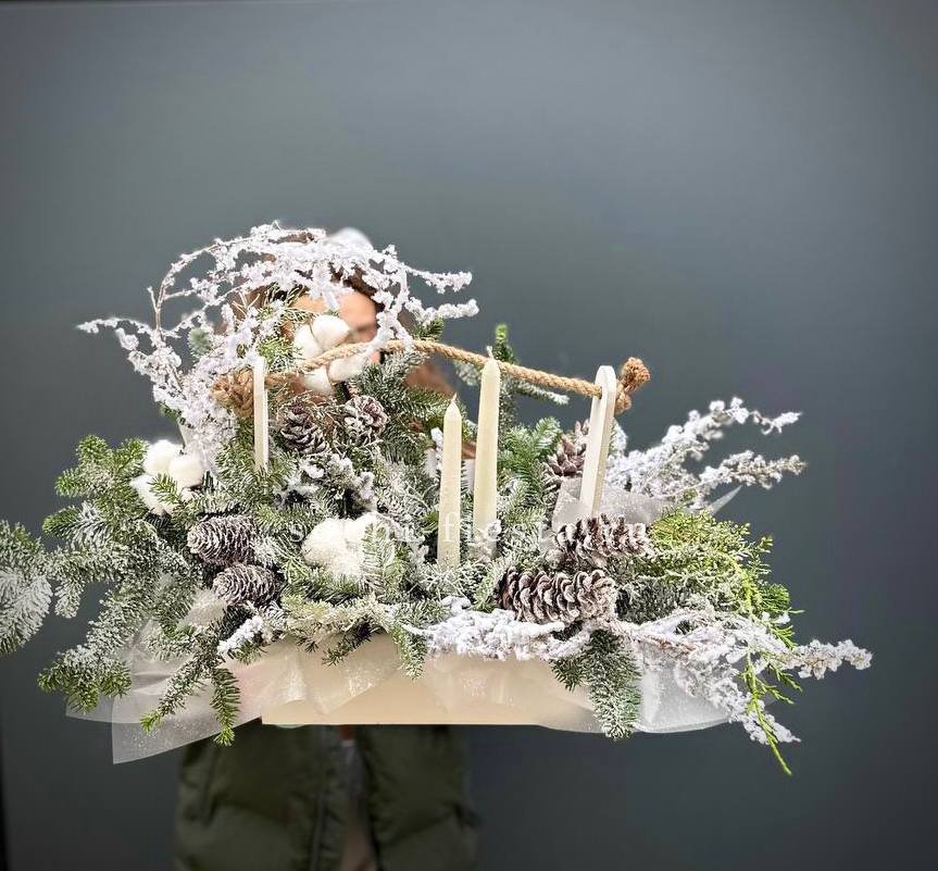 Новогодняя композиция в wood box Natural в Москве