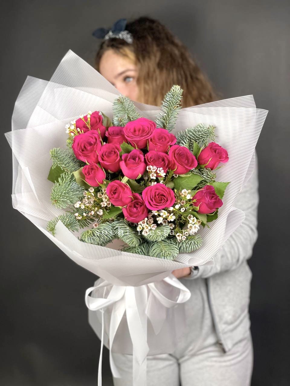 Новогодний букет Елки и Розы в Москве