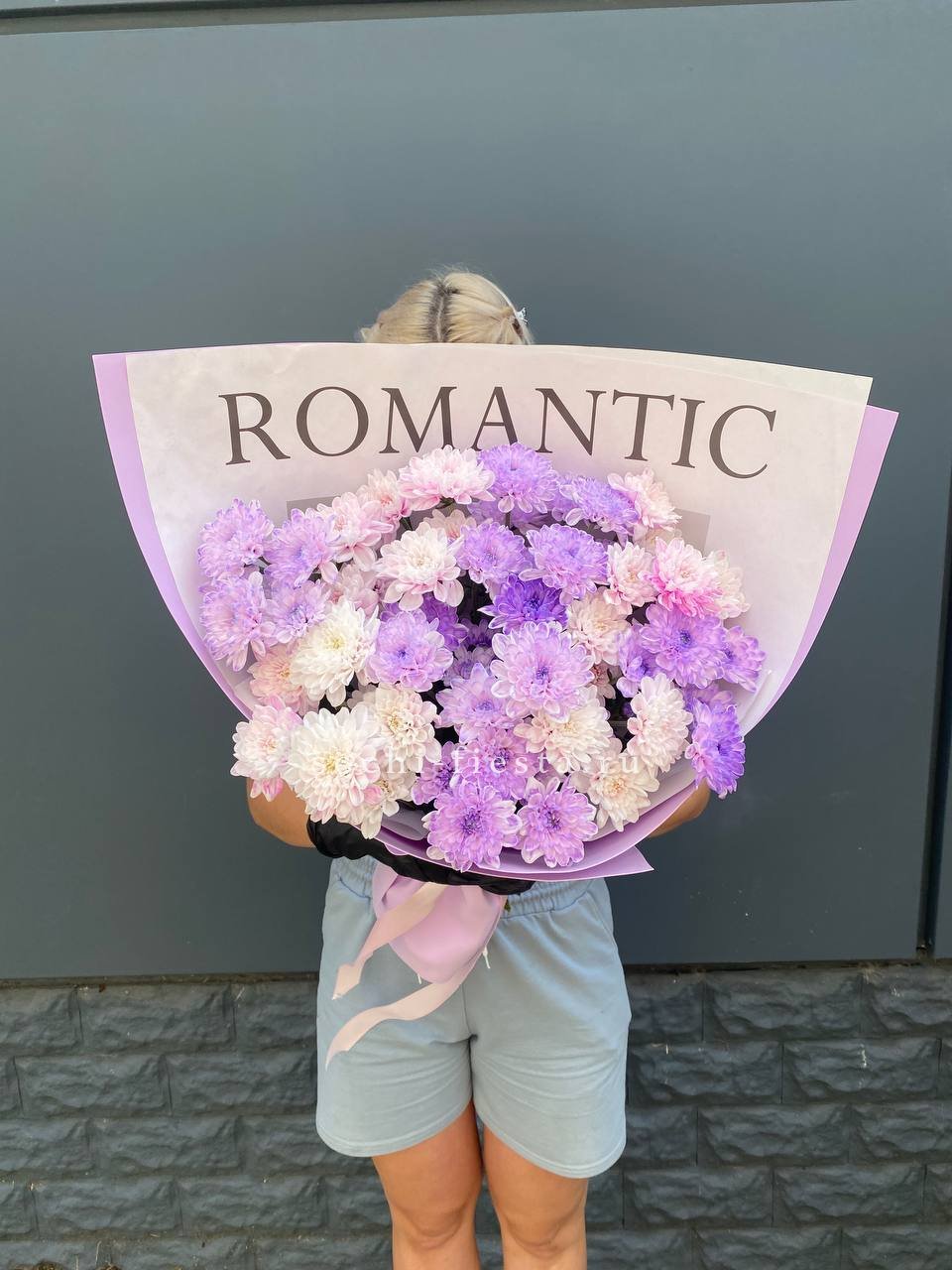 Букет сиреневых хризантем в Москве