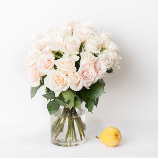 25 кремовых роз в Москве