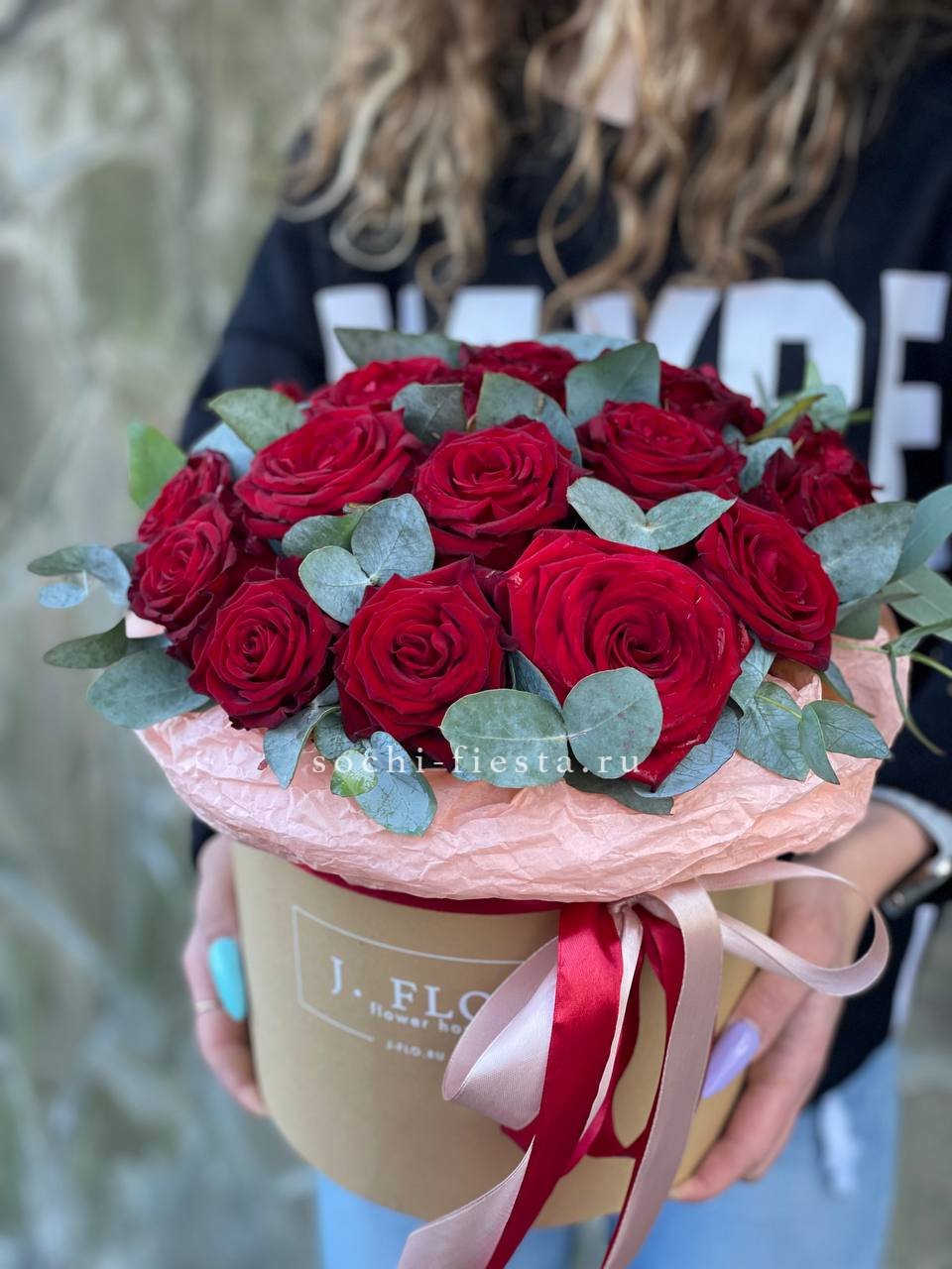 21 Красная роза в боксе №1 в Москве