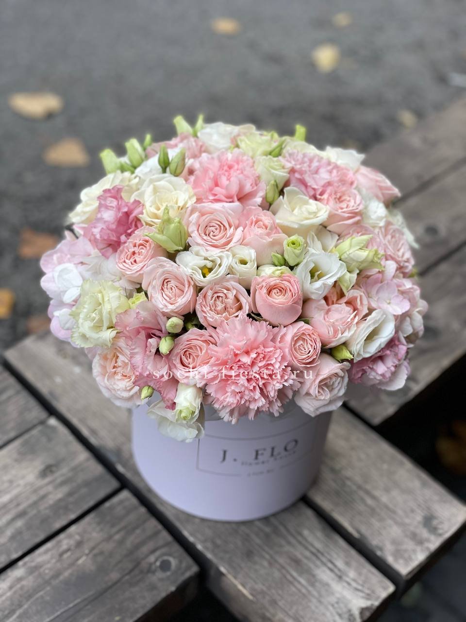 Цветочный бокс "LUXOR" с доставкой в Москве