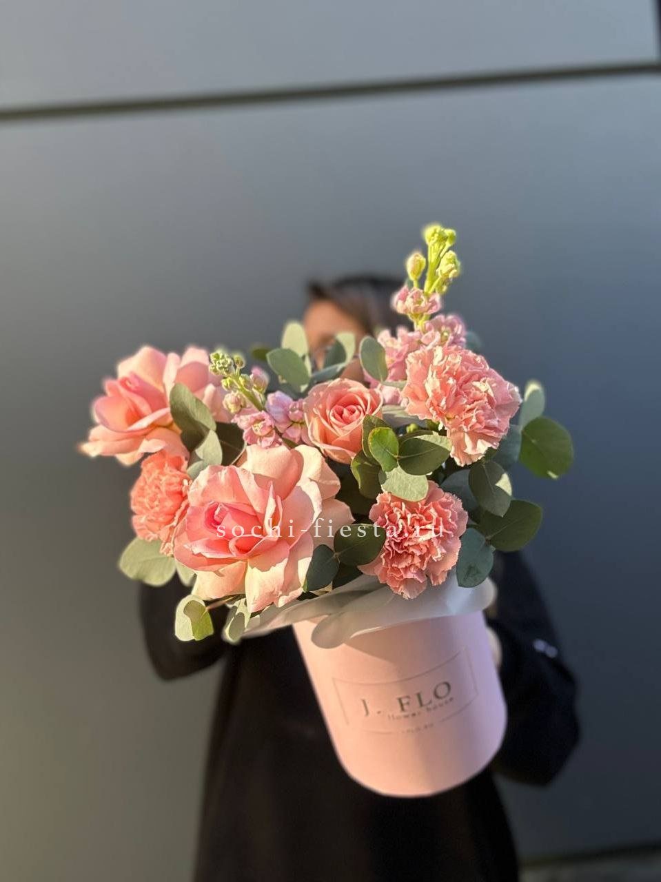 Цветы в боксе Sizarra в Москве