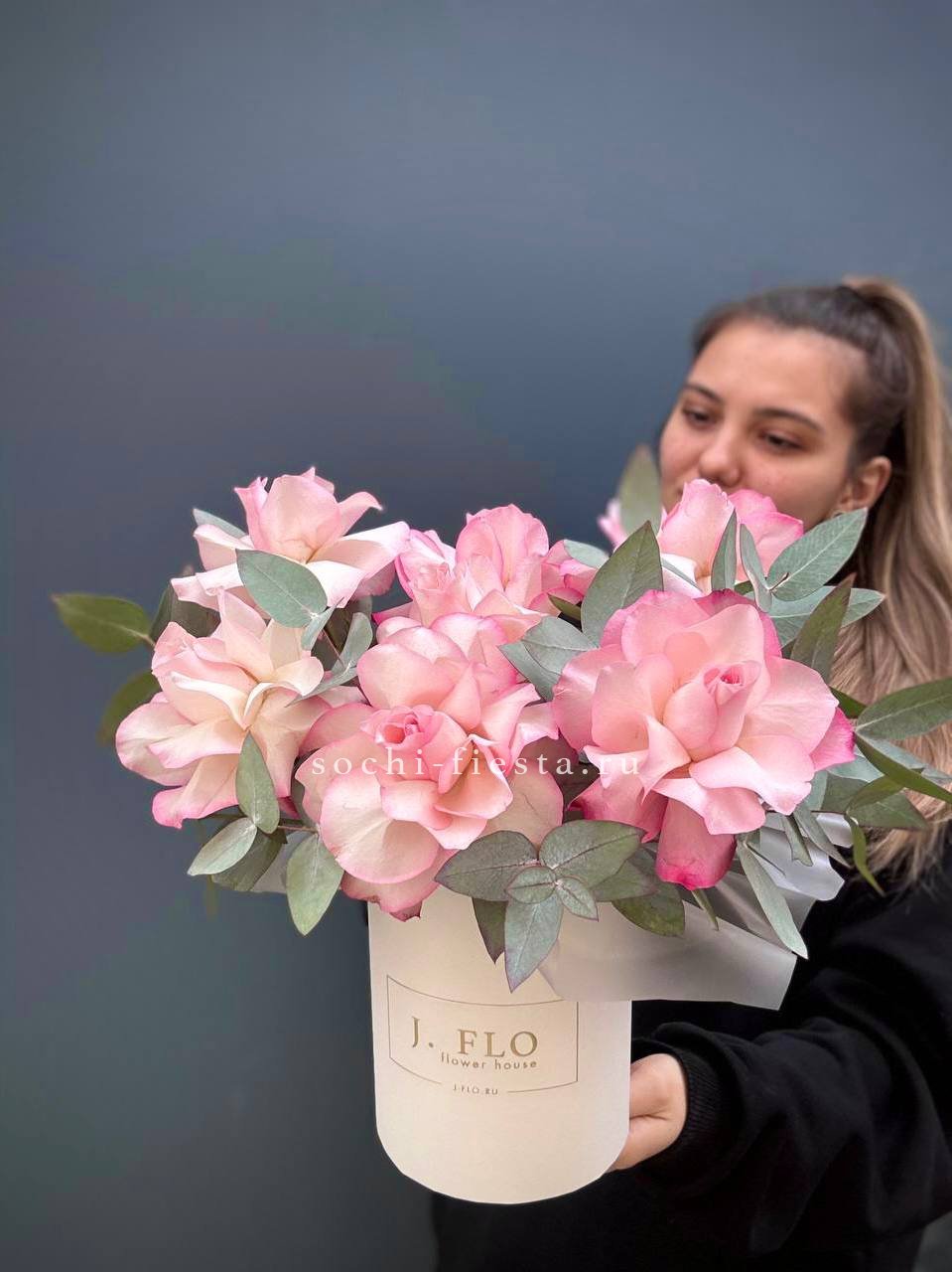 7 Французских роз в боксе в Москве