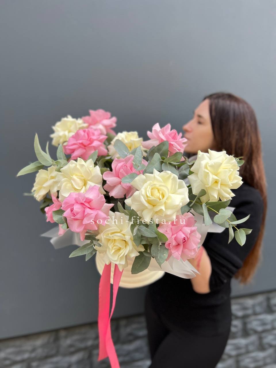 Зефирный бокс из 17 французских роз микс в Москве