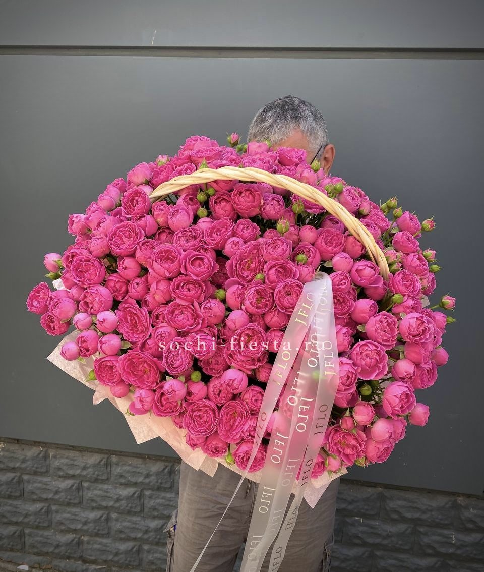 Корзина роз Мисти Баблс 151 в Москве