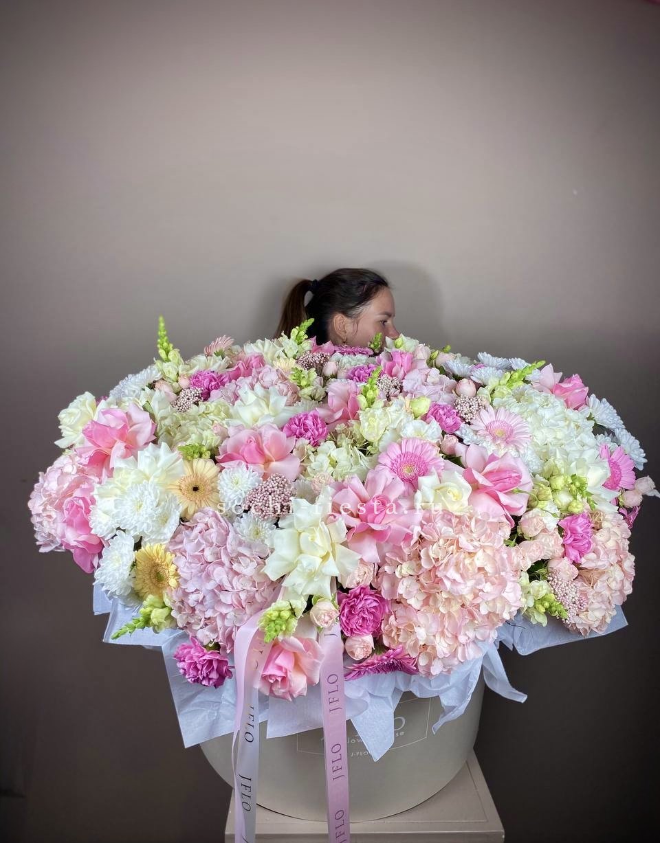 Корзина цветов «Rainbow» в Москве