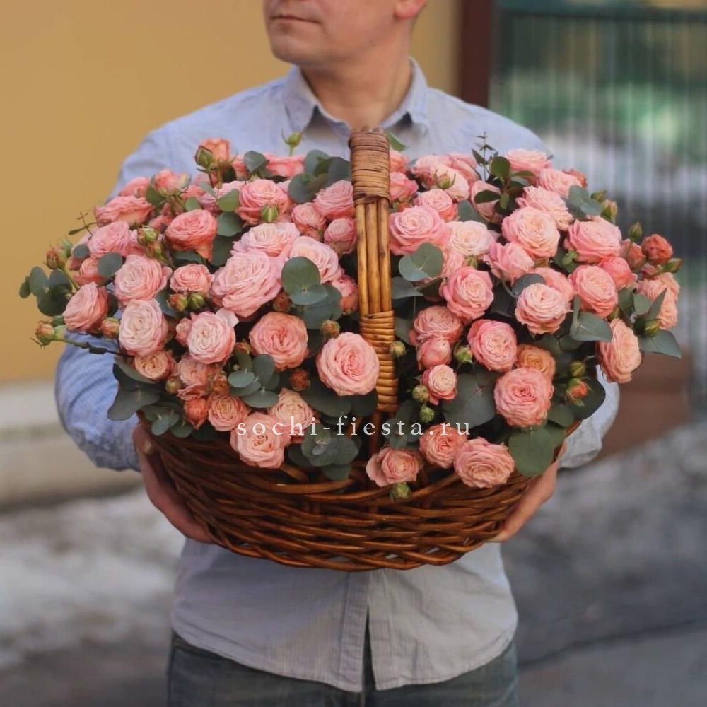 Корзина из 101 пионовидной розы в Москве