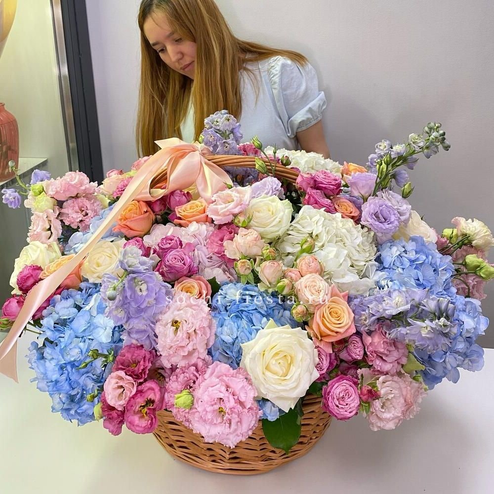 Авторская корзина "Extra" с доставкой в Москве