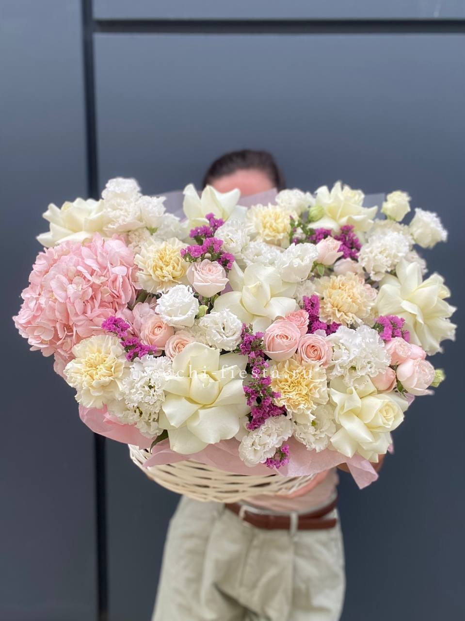 Корзина " Воздушная нежность" в Москве