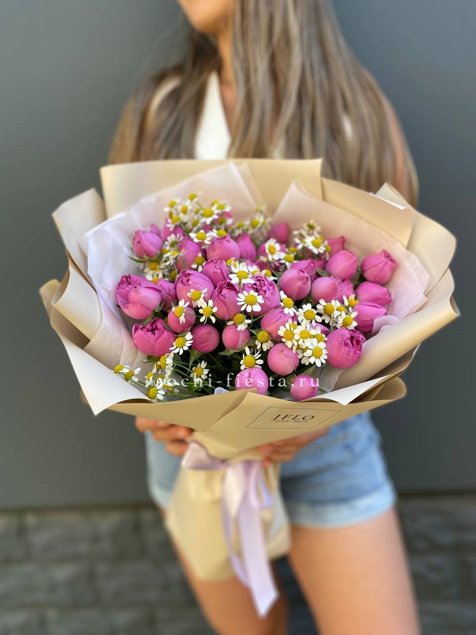 Дуобукет мисти с ромашками  в Москве