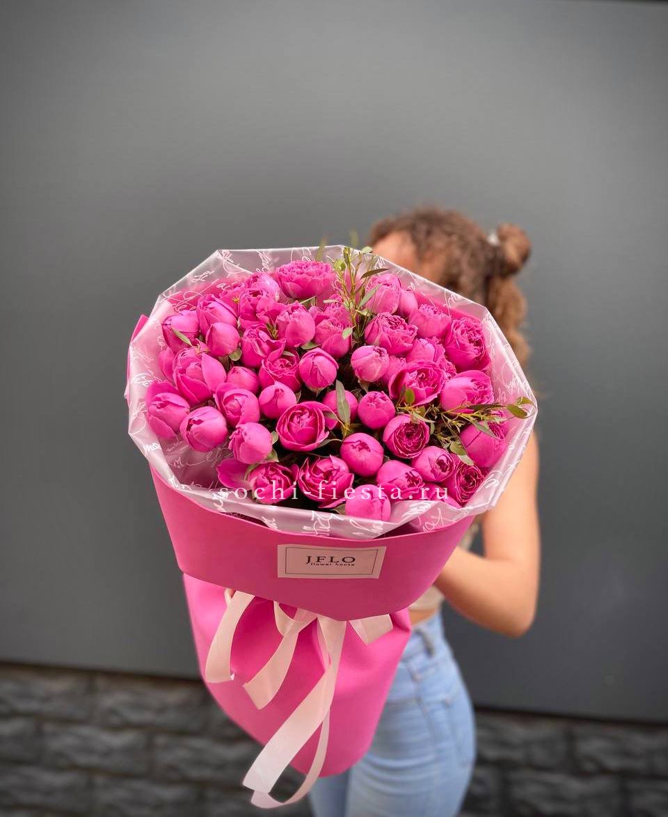 Кустовые розы букет Pink Мисти Баблс с доставкой в Москве