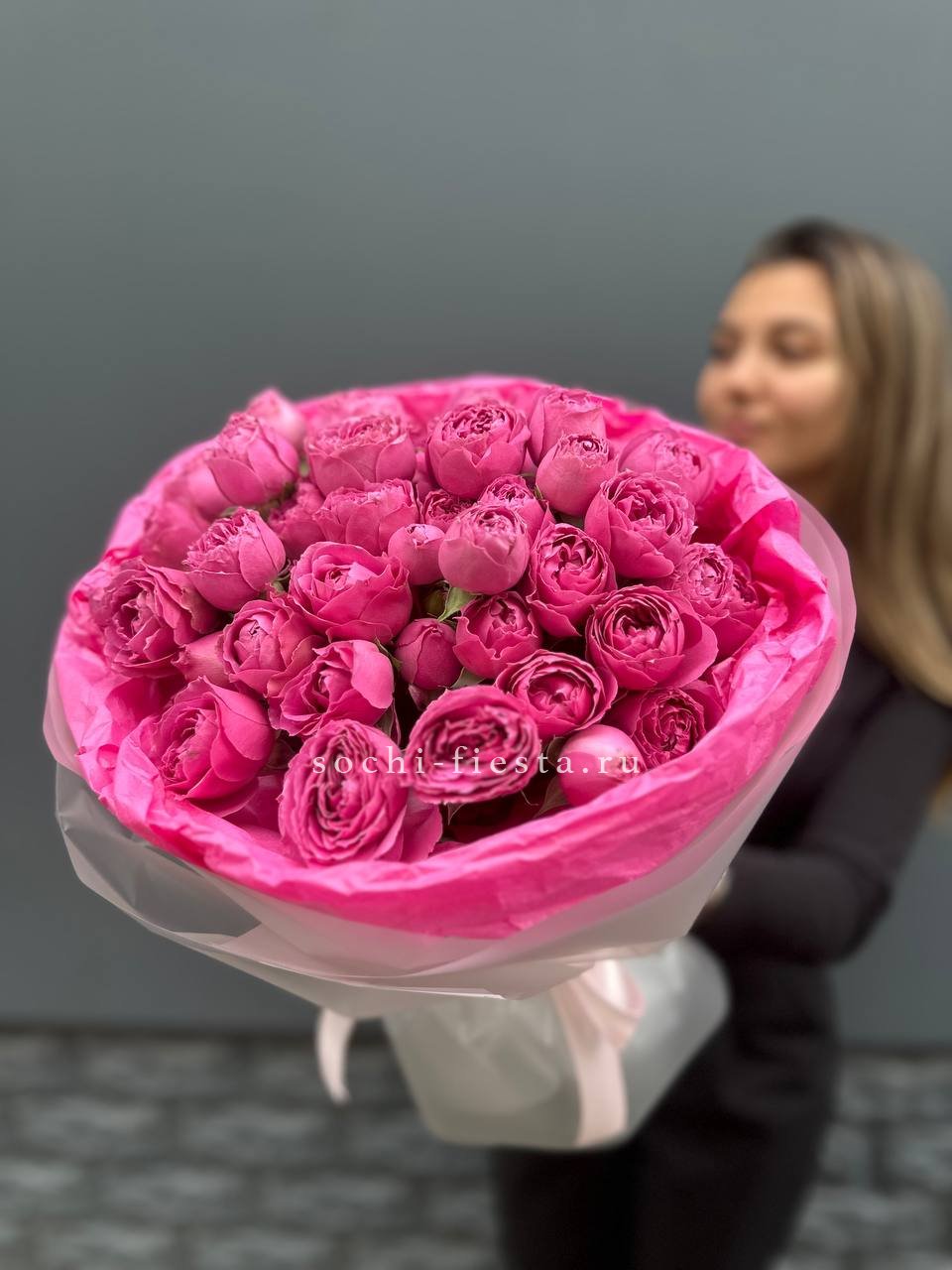 Букет из пионовидных роз  в Москве