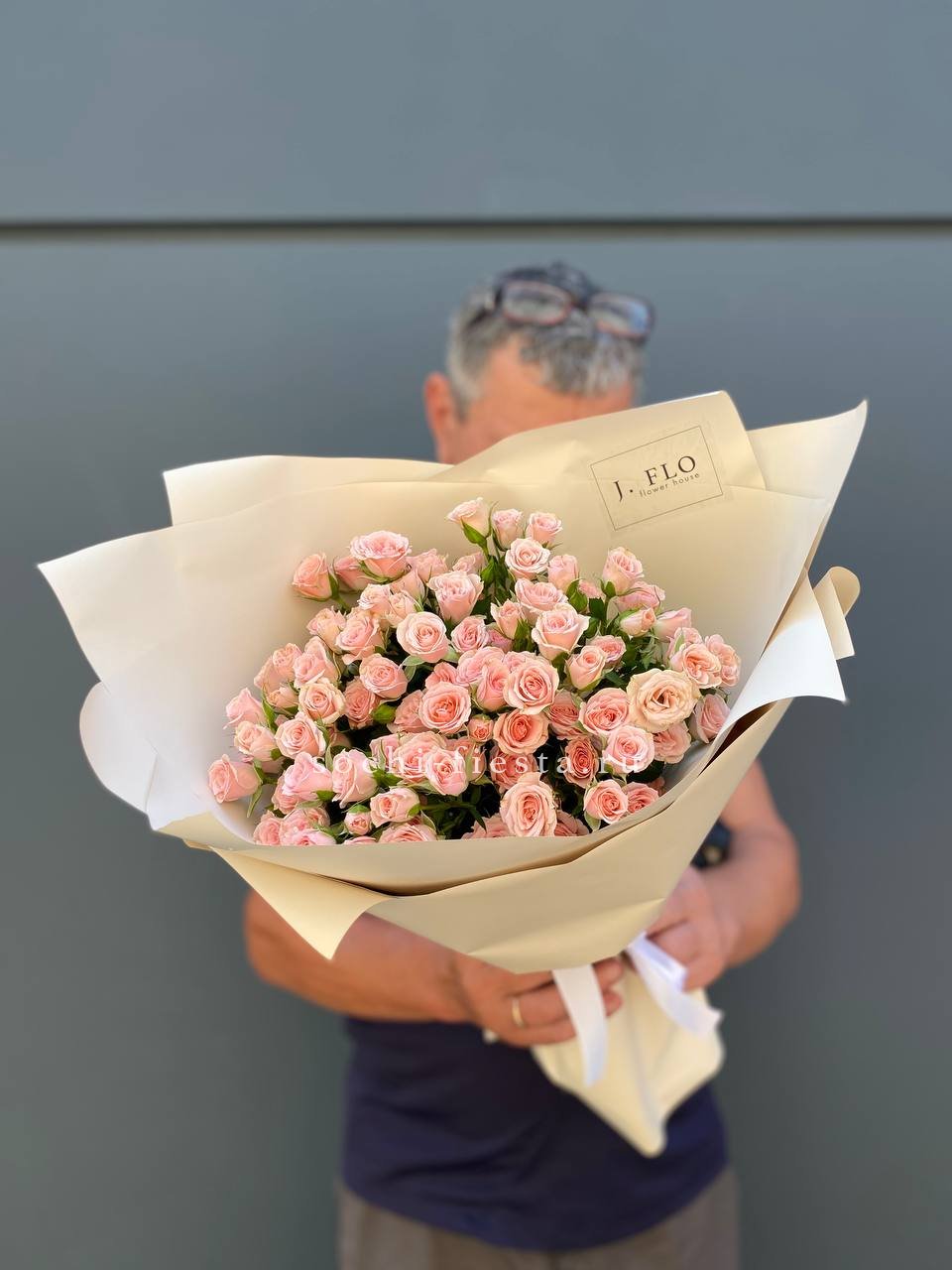 Кустовые розы Lady в Москве