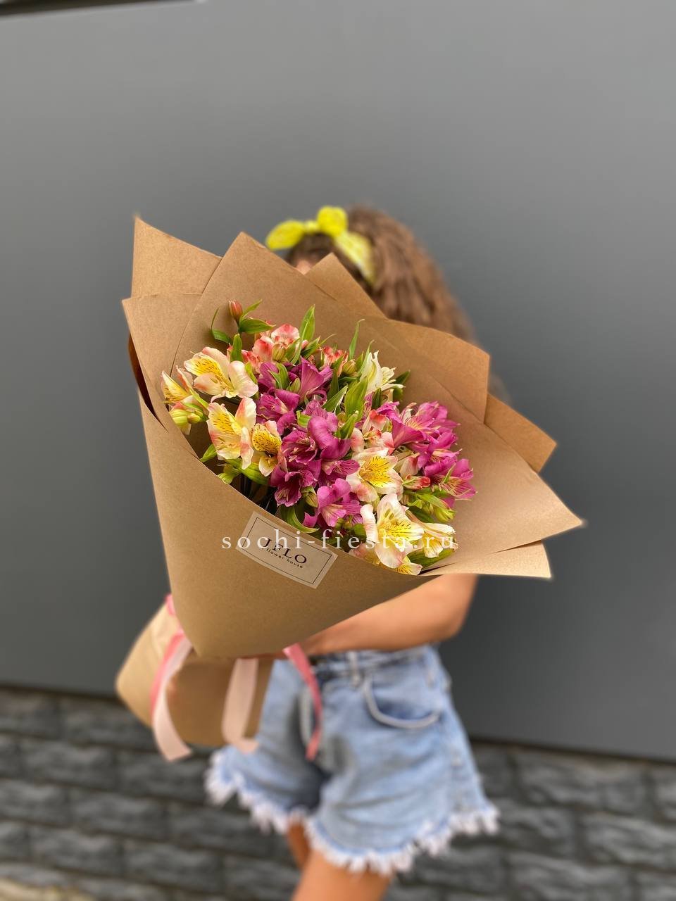 Альстромерии в крафте в Москве