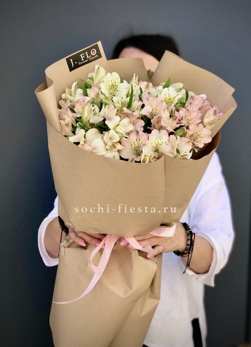 17  альстромерий в крафте в Москве