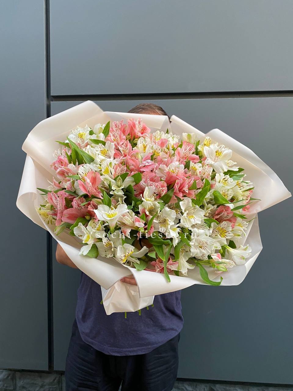 39 альстромерий в Москве