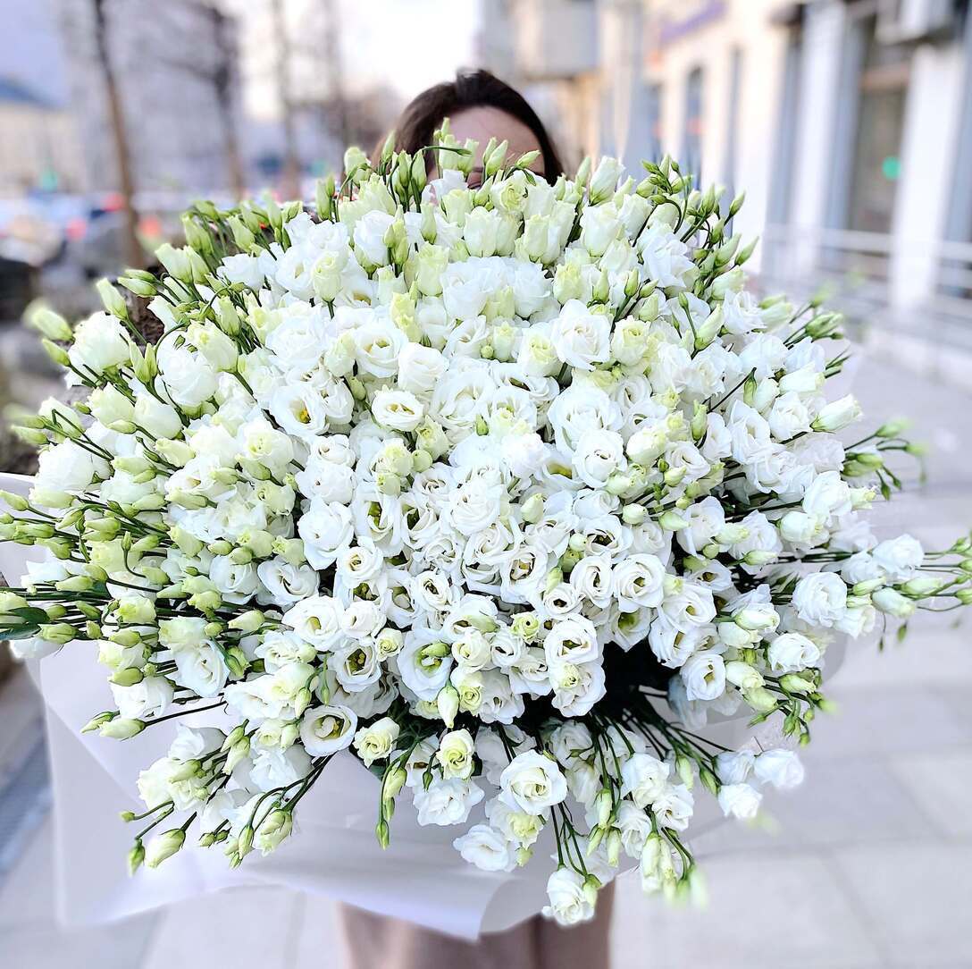 101 белая эустома в Москве