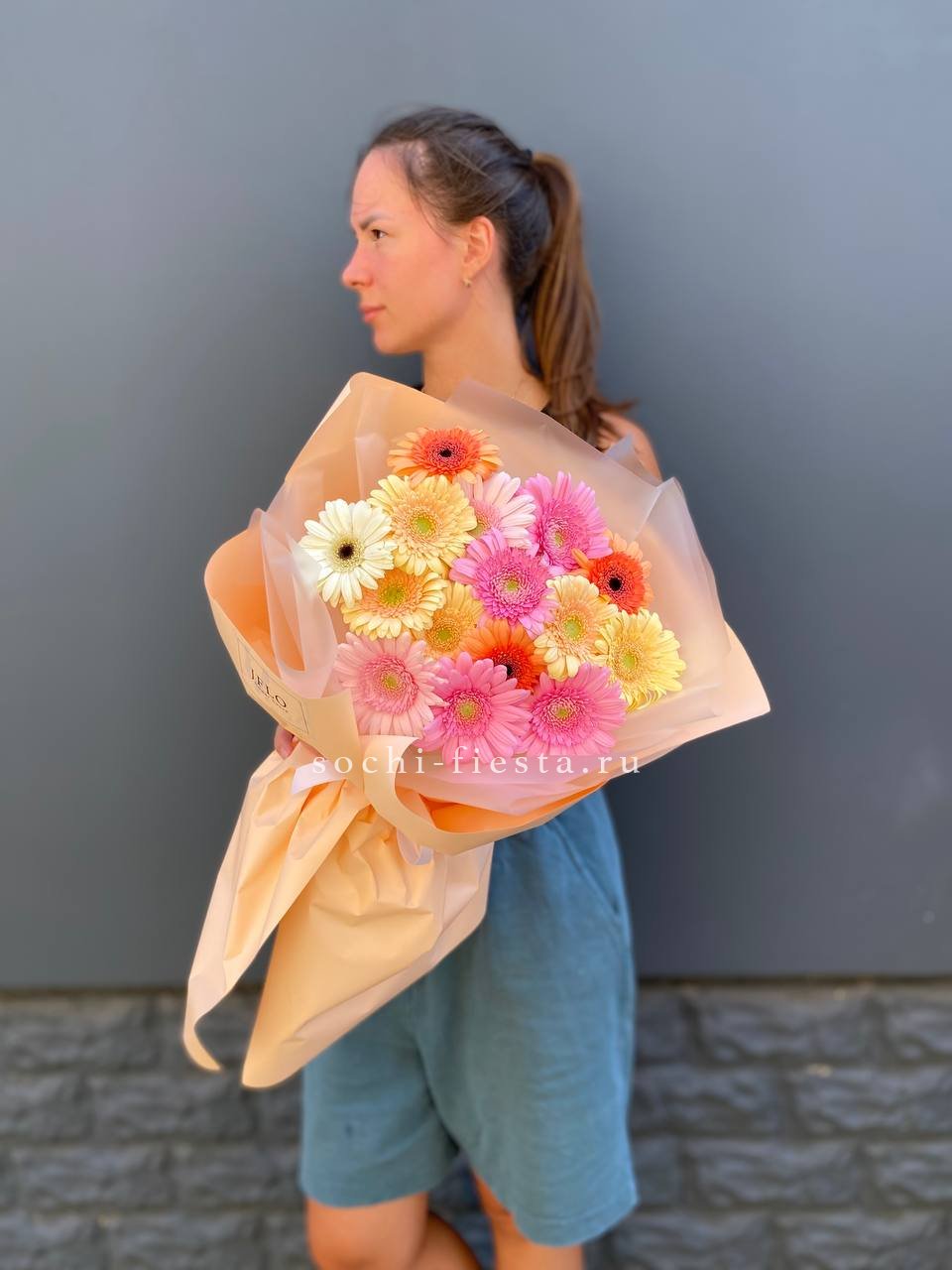 Букет разноцветных гербер в Москве