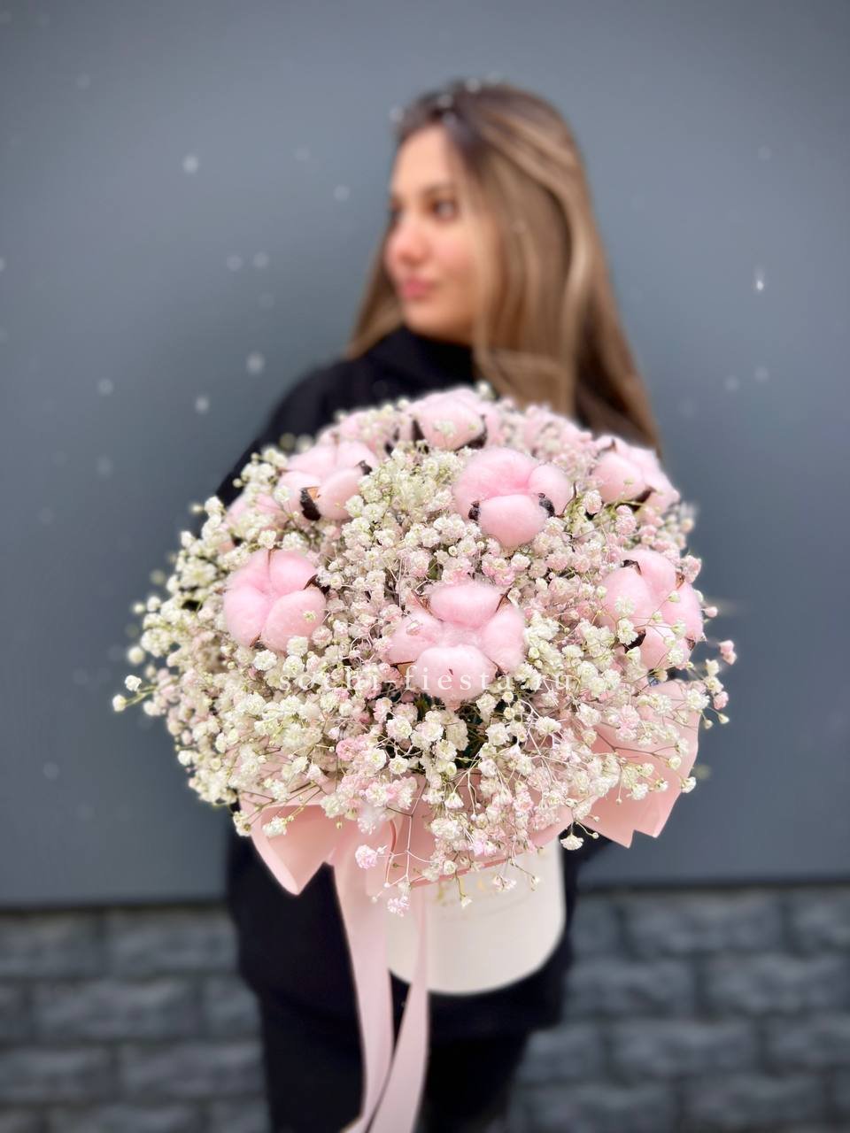 Гипсофилы с хлопком в шляпной коробке в Москве