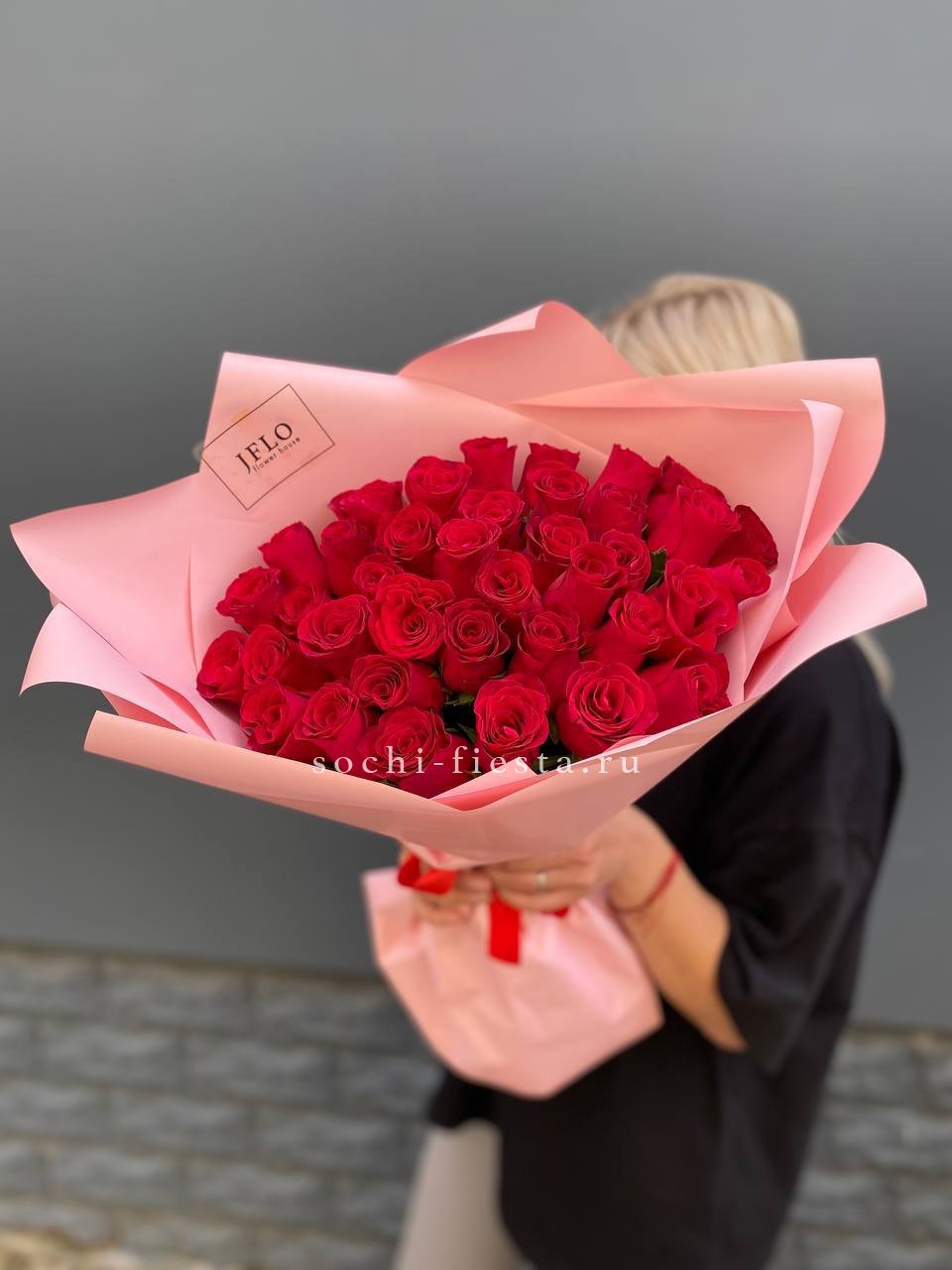 35 красных роз в Москве