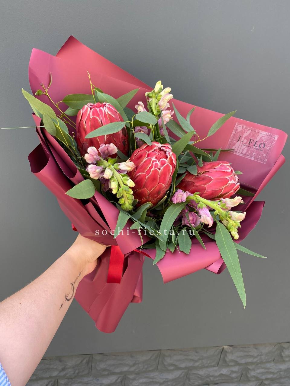 Букет из протеи Queen в Москве