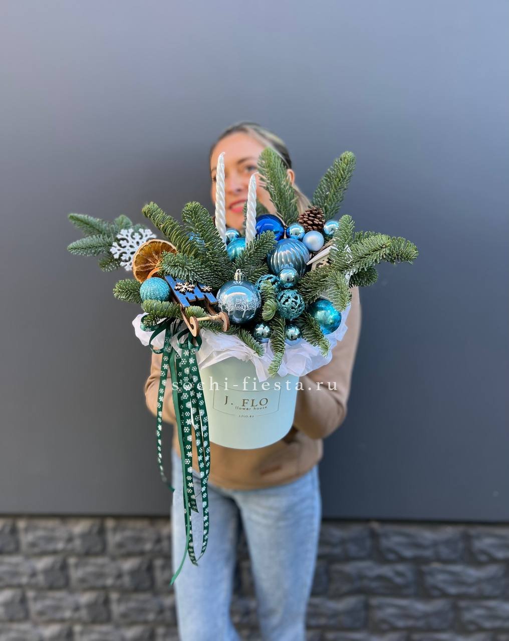 Композиция "Merry Christmas Box BLUE" в Москве