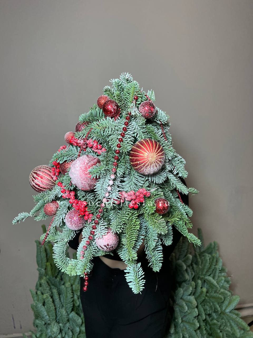 Ёлка красная в Москве