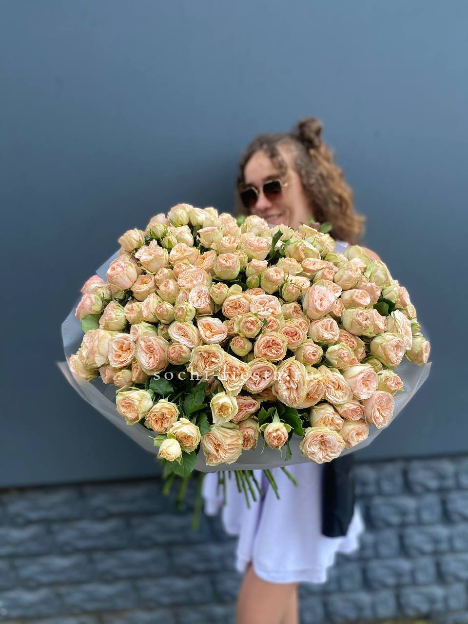 51 пионовидная роза в Москве