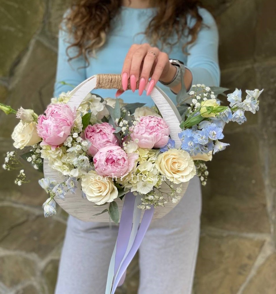 Woodbox с пионами в Москве