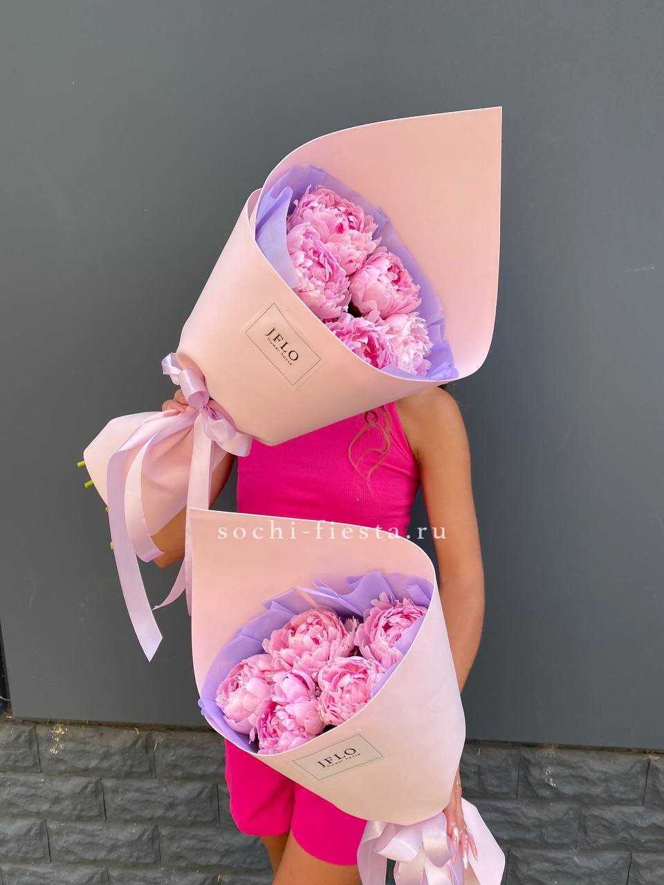 Букет из 5 пионов в Москве