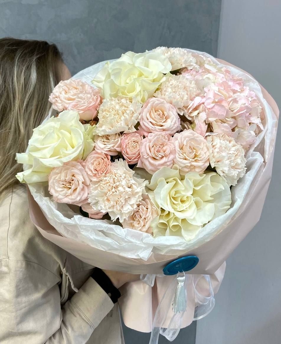 Дизайнерский букет Gentle с доставкой в Москве