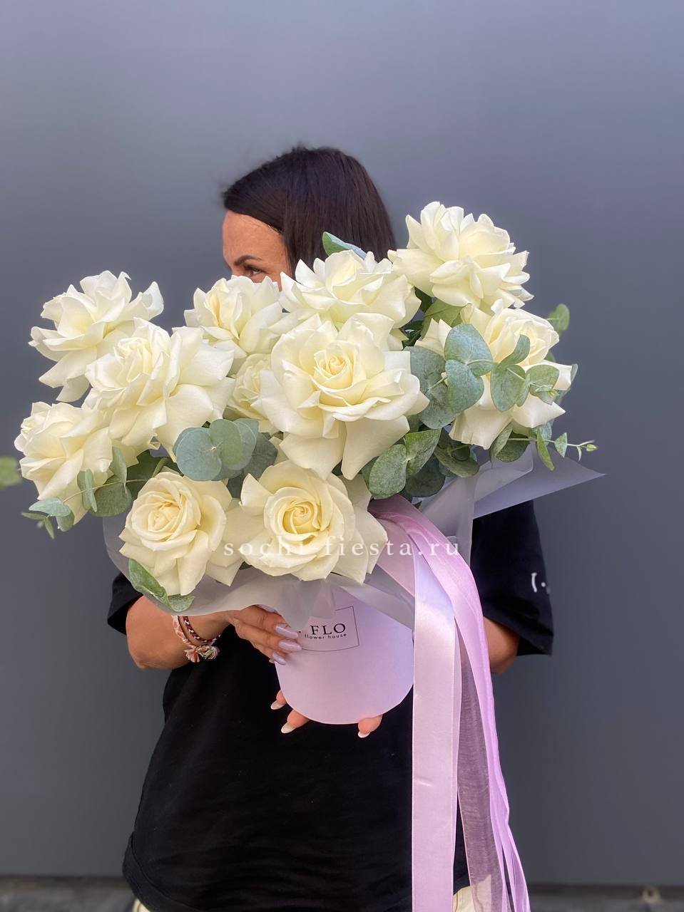 11 Французских белых роз в боксе в Москве